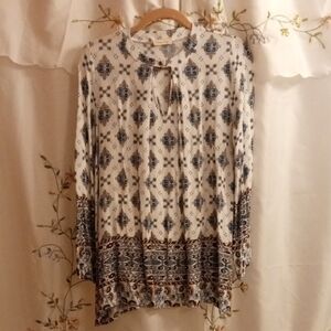 Long Sleeve Keyhole Blouse